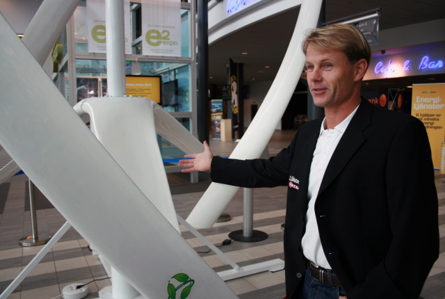 Läkerol Arena ska bli landets energismartaste hockeyhall, berättar hallchefen Peter Jensen.